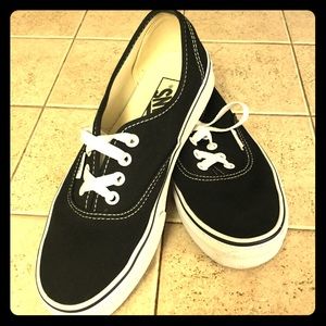 Ladies Vans Fashion Sneakers EUC size 7.5 W or 6 M